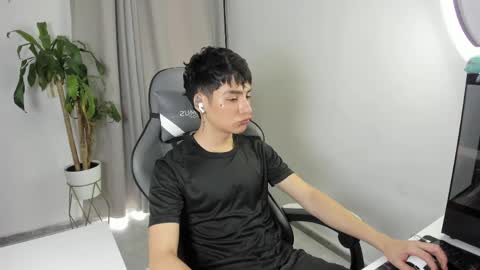 sebastian online show from April 12, 3:50 pm