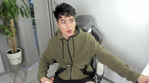 sebastian online show from April 21, 10:56 pm