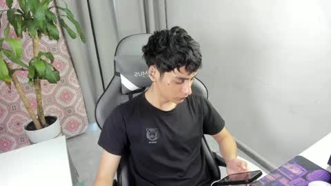 Snapshot of sebas_rosse chatting on April 25, 10:29 pm sebastian online show from April 25, 10:29 pm