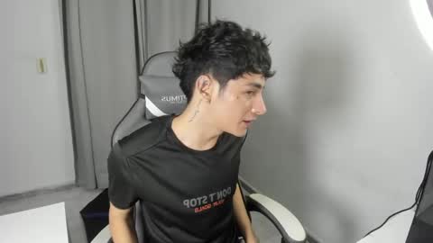 Snapshot of sebas_rosse chatting on April 30, 12:06 am sebastian online show from April 30, 12:06 am