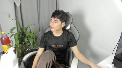 Snapshot of sebas_rosse chatting on April 30, 10:36 pm sebastian online show from April 30, 10:36 pm
