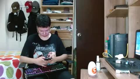 Snapshot of sebasslops chatting on February 25, 7:14 pm Sebas online show from February 25, 7:14 pm