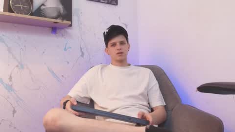 Snapshot of sebastamayo_ chatting on March 3, 7:47 am SEBAS online show from March 3, 7:47 am