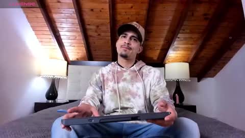 Snapshot of sebastian_berne chatting on February 8, 7:16 pm Sebastian Berne online show from February 8, 7:16 pm