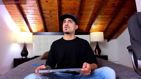 Snapshot of sebastian_berne chatting on February 10, 7:38 pm Sebastian Berne online show from February 10, 7:38 pm