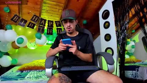 Snapshot of sebastian_berne chatting on February 19, 7:48 pm Sebastian Berne online show from February 19, 7:48 pm