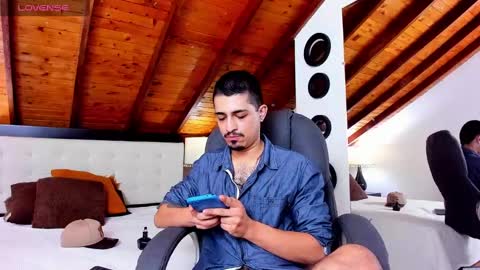 Snapshot of sebastian_berne chatting on March 7, 10:54 pm Sebastian Berne online show from March 7, 10:54 pm