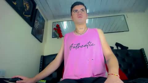 Snapshot of sebastian_loaiza chatting on November 8, 8:07 pm Sebastian online show from November 8, 8:07 pm