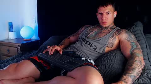 Snapshot of sebastian_muss chatting on April 18, 6:56 pm Sebastian online show from April 18, 6:56 pm