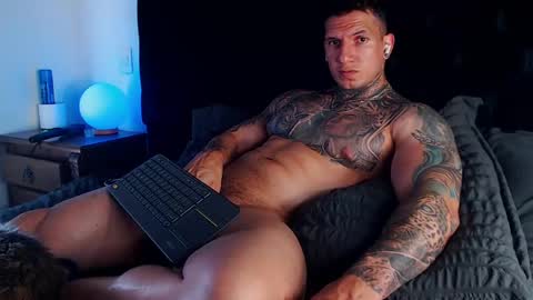 Snapshot of sebastian_muss chatting on April 20, 8:43 pm Sebastian online show from April 20, 8:43 pm