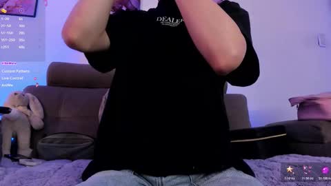     .  INDEPENDENT MODEL online show from March 13, 1:40 pm