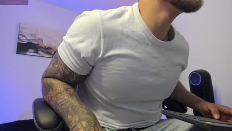 Lucian Sinclair online show from December 25, 1:10 am