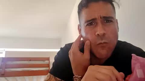 Snapshot of sebatorlop chatting on March 1, 7:49 pm Sebastian Torres Lpez online show from March 1, 7:49 pm