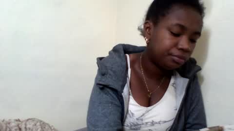 Snapshot of secil3274 chatting on June 21, 2:03 am secil3274 online show from June 21, 2:03 am