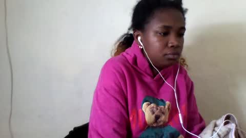 Snapshot of secil3274 chatting on July 9, 8:35 pm secil3274 online show from July 9, 8:35 pm