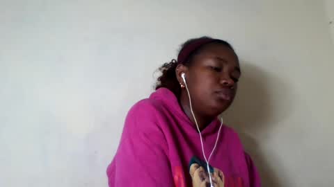 Snapshot of secil3274 chatting on July 11, 7:44 am secil3274 online show from July 11, 7:44 am