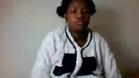Snapshot of secil3274 chatting on July 19, 12:09 pm secil3274 online show from July 19, 12:09 pm