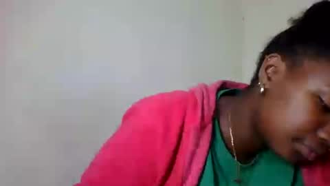 Snapshot of secil3274 chatting on July 21, 8:38 am secil3274 online show from July 21, 8:38 am