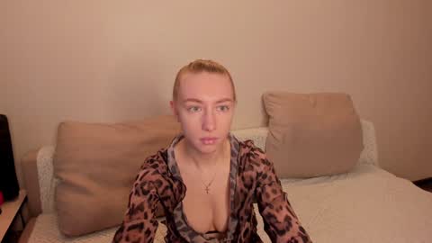 Amanda and  pair in a real life we love each other but can play with you online show from January 16, 8:33 am