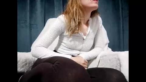 Snapshot of secretanni chatting on October 19, 1:06 am Anni online show from October 19, 1:06 am