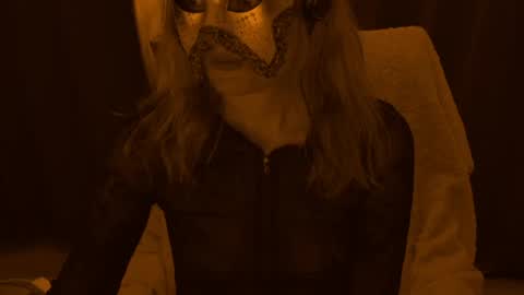 Anni online show from April 16, 9:04 pm