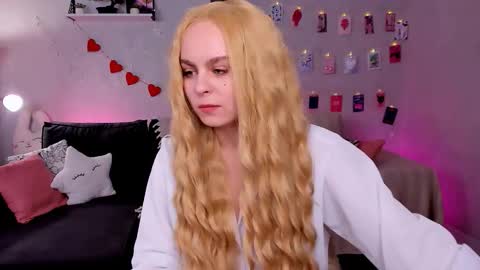 Snapshot of secretblush chatting on March 3, 8:53 am Vivien online show from March 3, 8:53 am