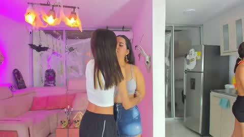 Snapshot of secrethause71605 chatting on October 7, 9:34 pm NIKOL online show from October 7, 9:34 pm