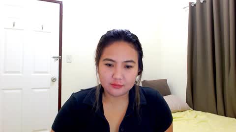 Snapshot of secretlover010101 chatting on December 13, 2:32 am MILAN online show from December 13, 2:32 am