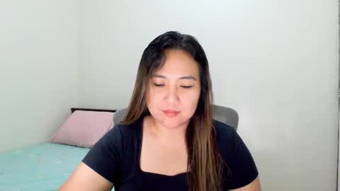 Snapshot of secretlover010101 chatting on March 4, 5:32 am MILAN online show from March 4, 5:32 am