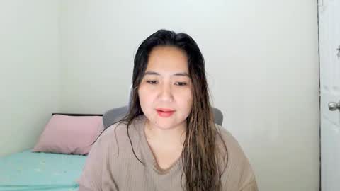 Snapshot of secretlover010101 chatting on March 5, 6:12 am MILAN online show from March 5, 6:12 am