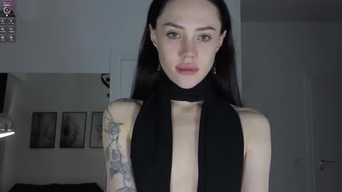 Snapshot of seduced_by_sara chatting on November 1, 9:39 pm Sara online show from November 1, 9:39 pm