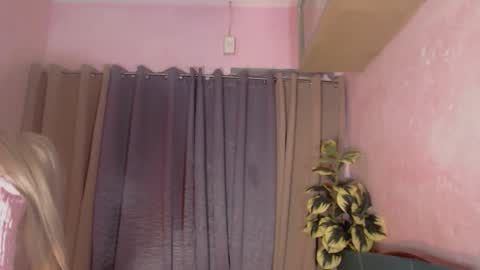 Snapshot of seductive_levie69 chatting on March 27, 10:48 am seductive_levie69 online show from March 27, 10:48 am