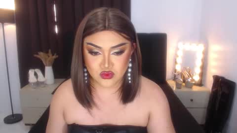 Snapshot of seductivelolalola chatting on February 14, 1:23 am Natalie Mefford online show from February 14, 1:23 am