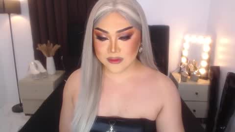 Snapshot of seductivelolalola chatting on February 15, 7:06 am Natalie Mefford online show from February 15, 7:06 am