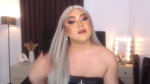 Snapshot of seductivelolalola chatting on February 15, 1:16 pm Natalie Mefford online show from February 15, 1:16 pm