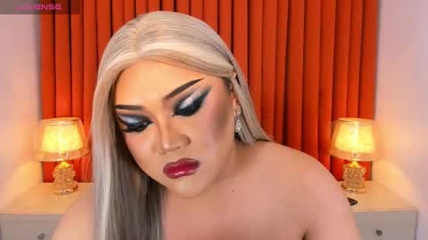 Snapshot of seductivelolalola chatting on February 27, 12:21 am Natalie Mefford online show from February 27, 12:21 am