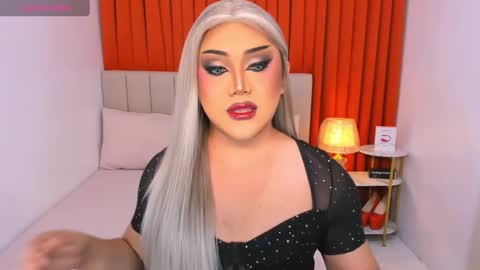 Snapshot of seductivelolalola chatting on March 7, 8:44 pm Natalie Mefford online show from March 7, 8:44 pm