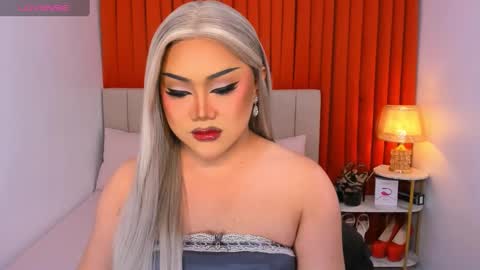 Snapshot of seductivelolalola chatting on March 12, 10:17 pm Natalie Mefford online show from March 12, 10:17 pm