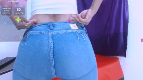 Estefany online show from February 12, 1:06 pm