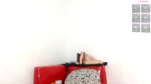 Estefany online show from April 17, 2:09 pm