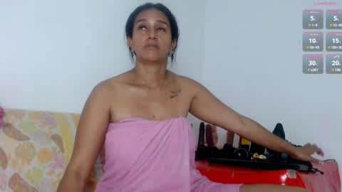 Snapshot of seductivespellvagina80 chatting on May 30, 11:29 am Estefany online show from May 30, 11:29 am