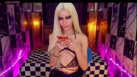 Snapshot of seductresskatarina chatting on July 16, 11:11 pm KATARINA LUST online show from July 16, 11:11 pm