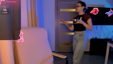 selectrra online show from December 15, 6:37 pm