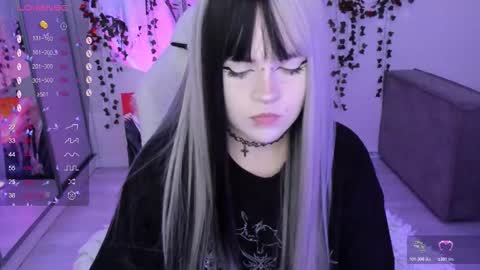 Snapshot of selena___cute chatting on November 5, 11:54 am Selena online show from November 5, 11:54 am