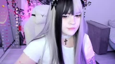 Snapshot of selena___cute chatting on November 19, 11:54 am Selena online show from November 19, 11:54 am