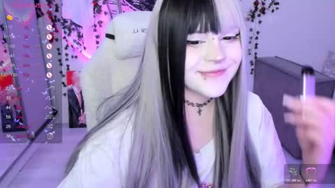 Snapshot of selena___cute chatting on November 23, 12:05 pm Selena online show from November 23, 12:05 pm