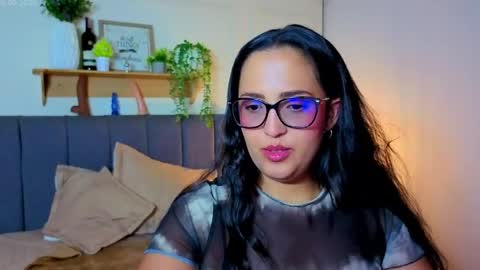 Snapshot of selena__noir chatting on May 9, 8:47 pm Call me S E L E N A online show from May 9, 8:47 pm