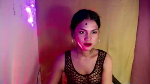 selena_fox2000 online show from May 12, 5:04 am