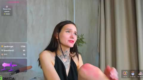 Snapshot of selena_sharp chatting on February 20, 6:26 am Selena online show from February 20, 6:26 am