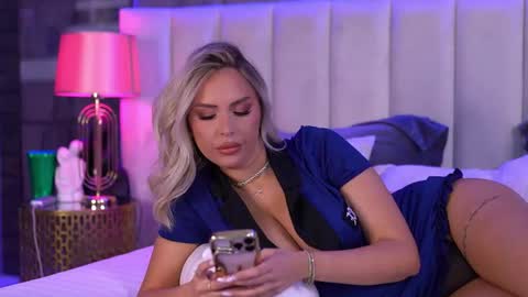 Snapshot of selena_voss chatting on April 25, 7:00 am Selena online show from April 25, 7:00 am